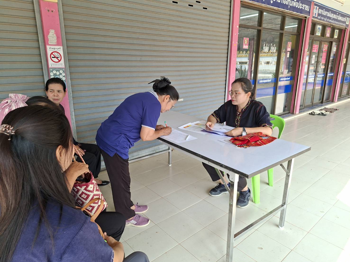 พช.เขาวง ประชุมคณะทำงานขับเคลื่อนกองทุนพัฒนาบทบาทสตรีตำบลหนองผือ