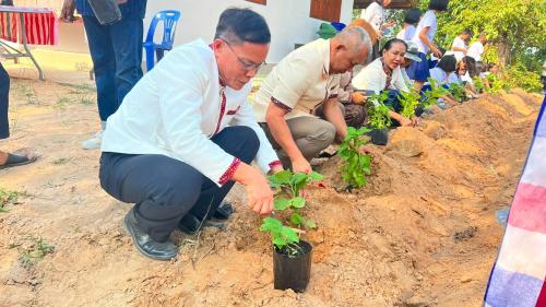 พช.เขาวง จัดกิจกรรม Kick off ปลูกถั่วฝักยาวสีม่วงสิรินธร 